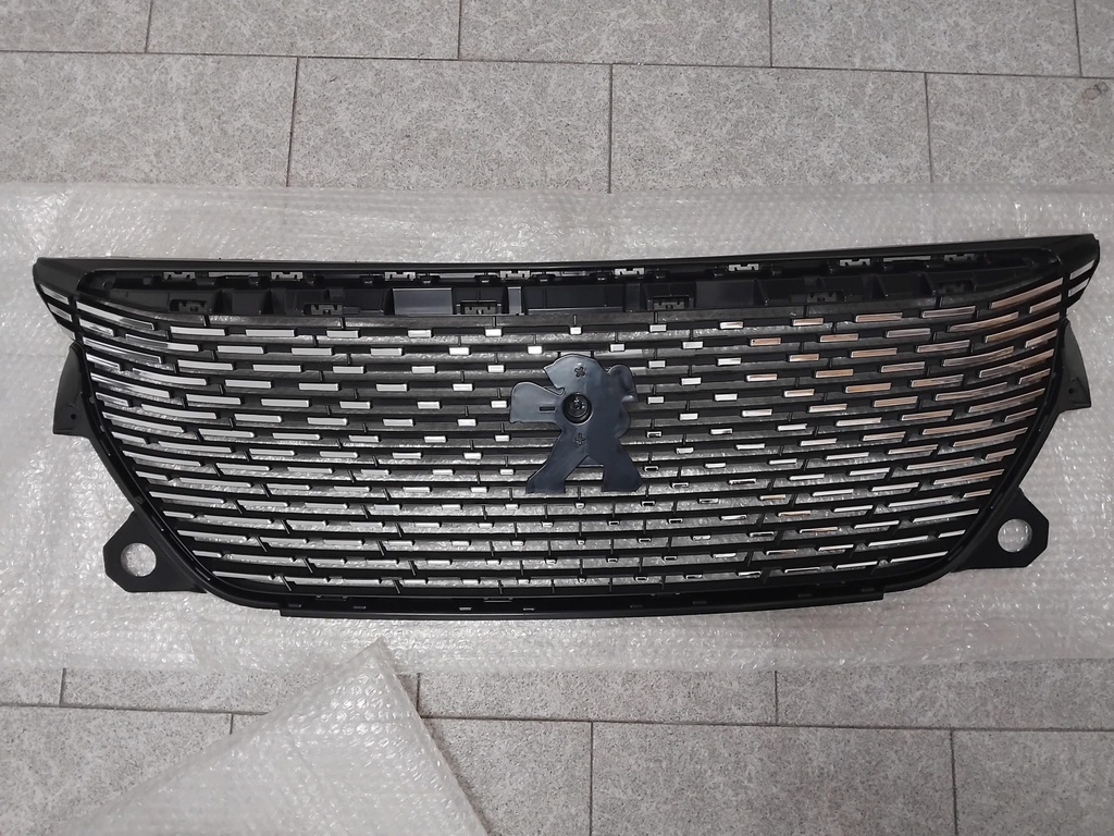 [AES53-20819-006] REJILLA CENTRA PEUGEOT/208 2019 OEM: 9823210080, 9823210080 9823210080 9823210080
