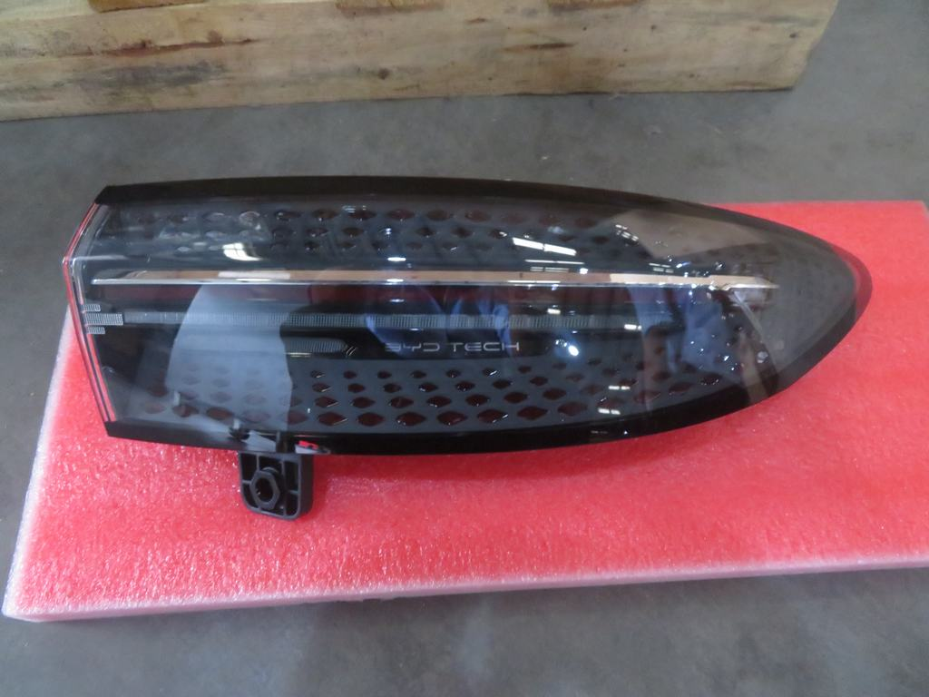 [AES43-SEL22-002R] BYD / SEAL 2022 PILOTO TRASERO DERCHA OE:4133020A