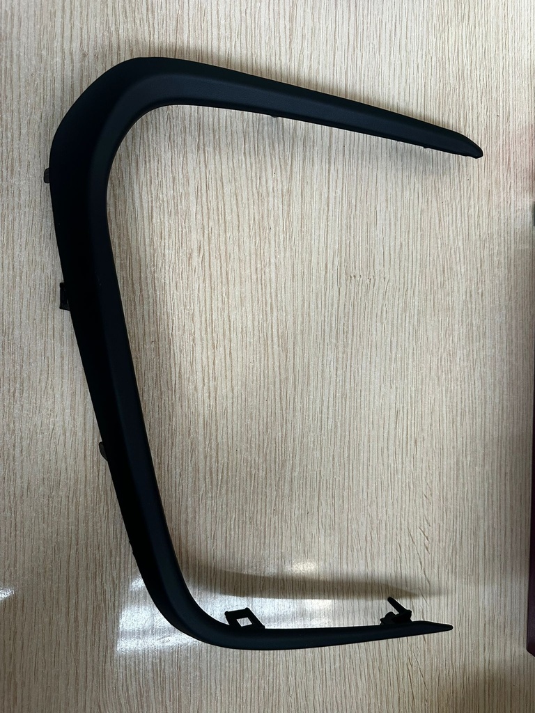 SOPORTE DE LA LUZ ANTINIEBLA, NEGRO (EMBELLECEDOR) 