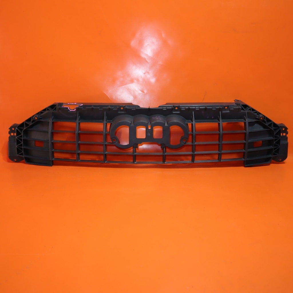 Q3 19 Center grille bracket/S-LINE  83G 853 692 A
