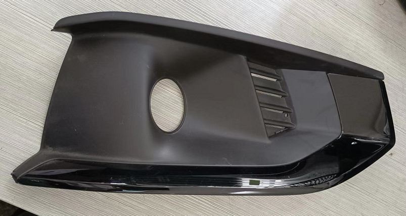 A4 B9 20 Fog Lamp grille (R) Gloss black  8WD 807 682 R T94  8WD 807 682