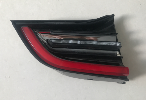 [AES31-M3-002RIU] [AES31-M321-002RIU] Piloto trasero izquierda interior universal Tesla Model 3 OEM: 1077402-00-G, FY-M3-003 R
