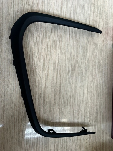 [L 81482-02B90] [AES11-CRL20-004NL] SOPORTE DE LA LUZ ANTINIEBLA, NEGRO IZQUIERDO (EMBELLECEDOR) TOYOTA / COROLLA 2020 - OEM: L 81482-02B90