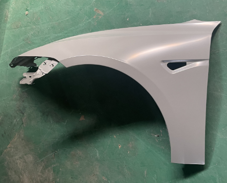 [1714884-EC-D] [AES31-M323-097L] ALETA IZQUIERDA (L) TESLA/MODEL 3 AÑO 2023 OEM: 1714884-EC-D